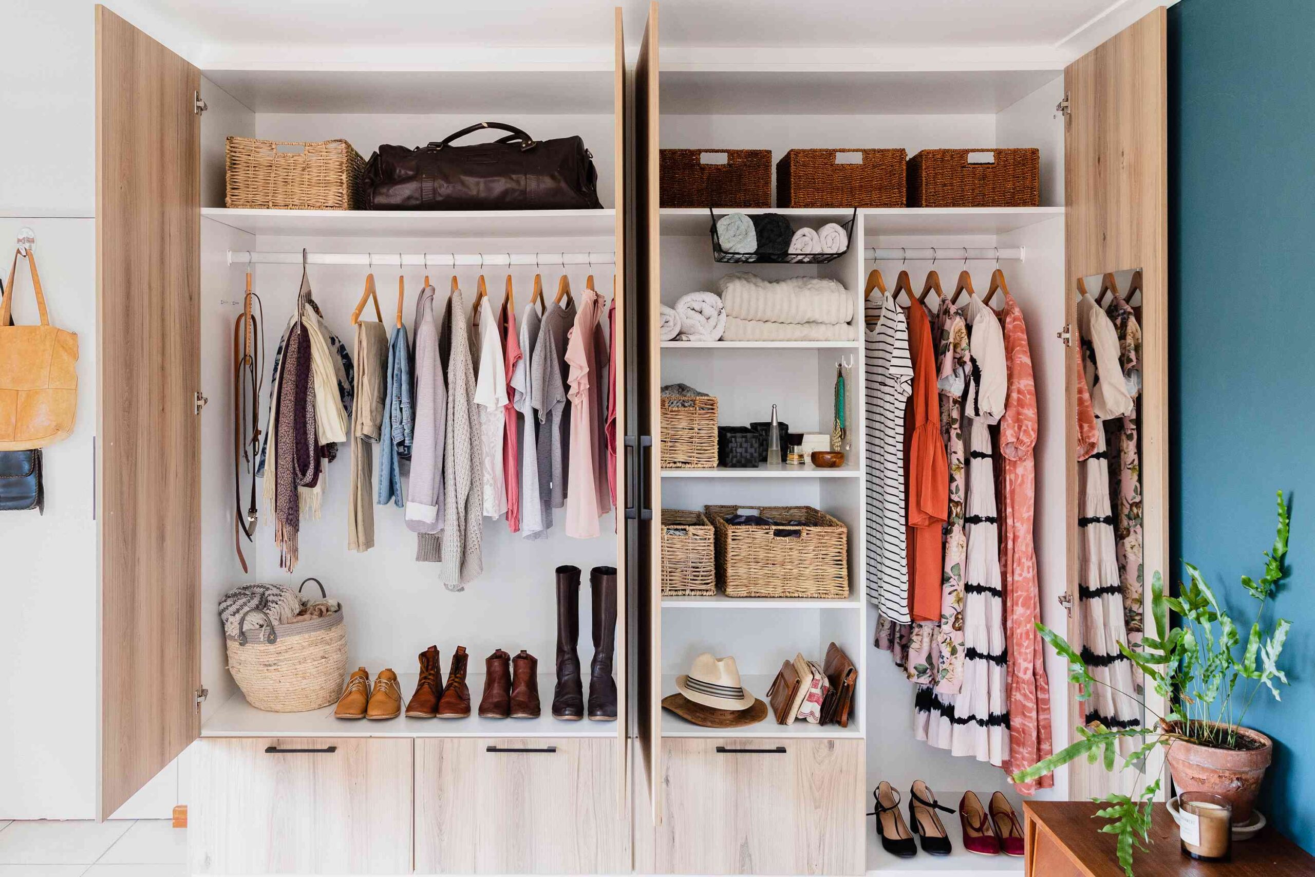 Effective Ideas to Organize a Cluttered Wardrobe